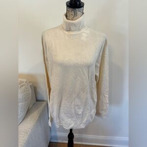 Joseph & Lyman 100% cashmere turtleneck sweater in ivory color size Medium NWT